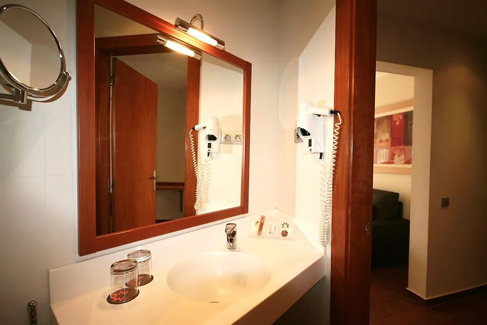 Apartamentos Turisticos Madanis L'Hospitalet de Llobregat 0*,  Spagna